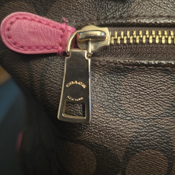 Authentic Coach purse in EUC - Picture 4 of 16